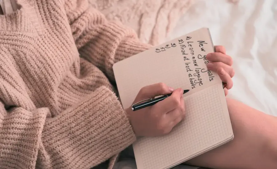 woman writing down her changes for the new year