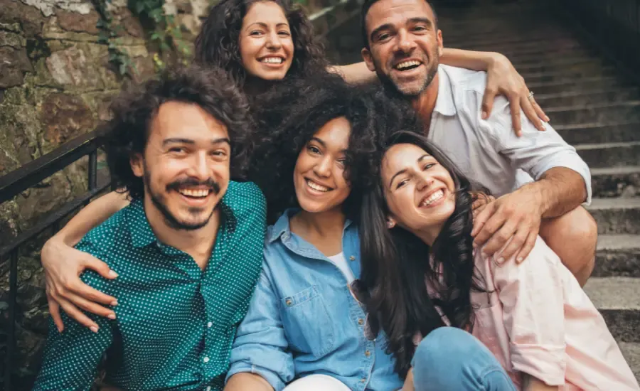friends posing for a photo to bond their friendship